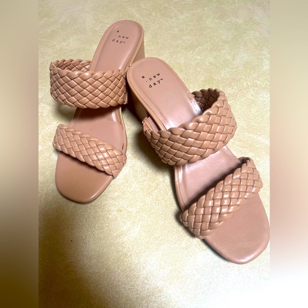 Threaded sandals - nude/beige